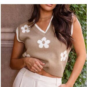 Versona Flowered Sweater Vest womens size large